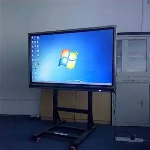 半截粉笔头与一体机 爱的接力在讲台延续